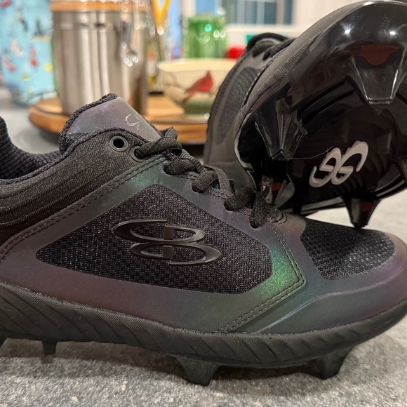 Softball Cleats - Picture 1 of 5